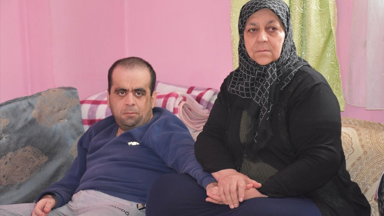 Şırnak'ta Annelerin Engelli ve Hasta Çocuklarına Şefkat Dolu Bakışı