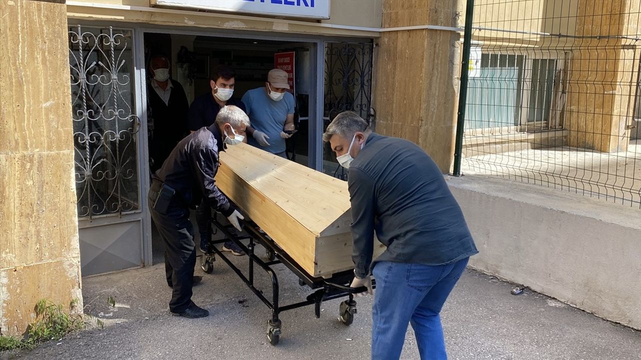 Sivas'ta KKKA Hastalığı Şüphesiyle Tedavi Gören Genç Adam Hayatını Kaybetti