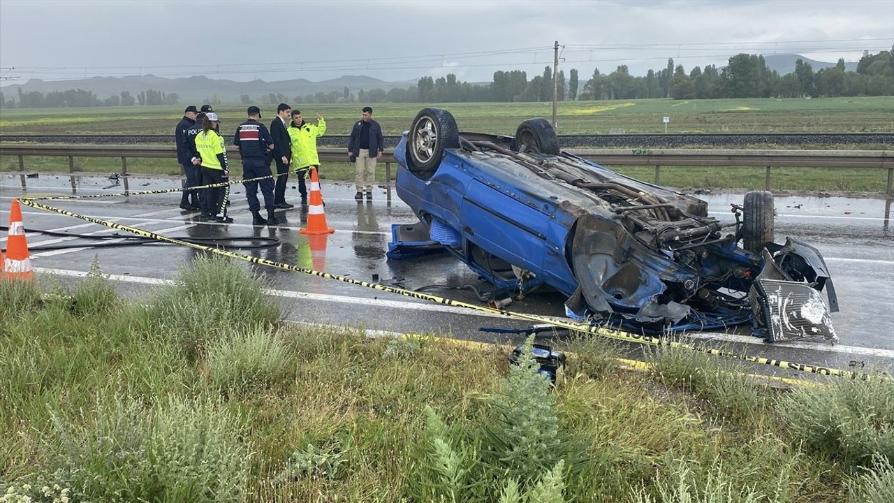 Sivas'ta Trafik Kazasında 1 Kişi Hayatını Kaybetti, 4 Kişi Yaralandı