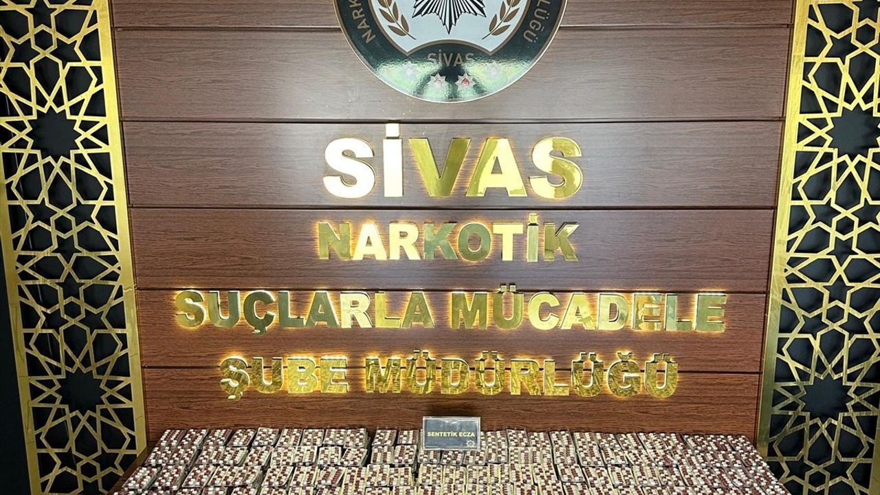 Sivas'taki Uyuşturucu Operasyonunda 3 Zanlı Tutuklandı