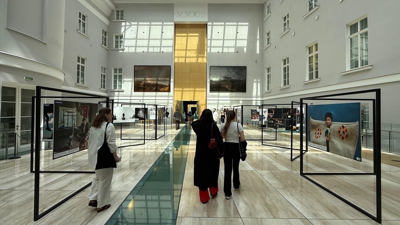 St. Petersburg'da "Ben Burada Yaşıyorum" Sergisi Başladı