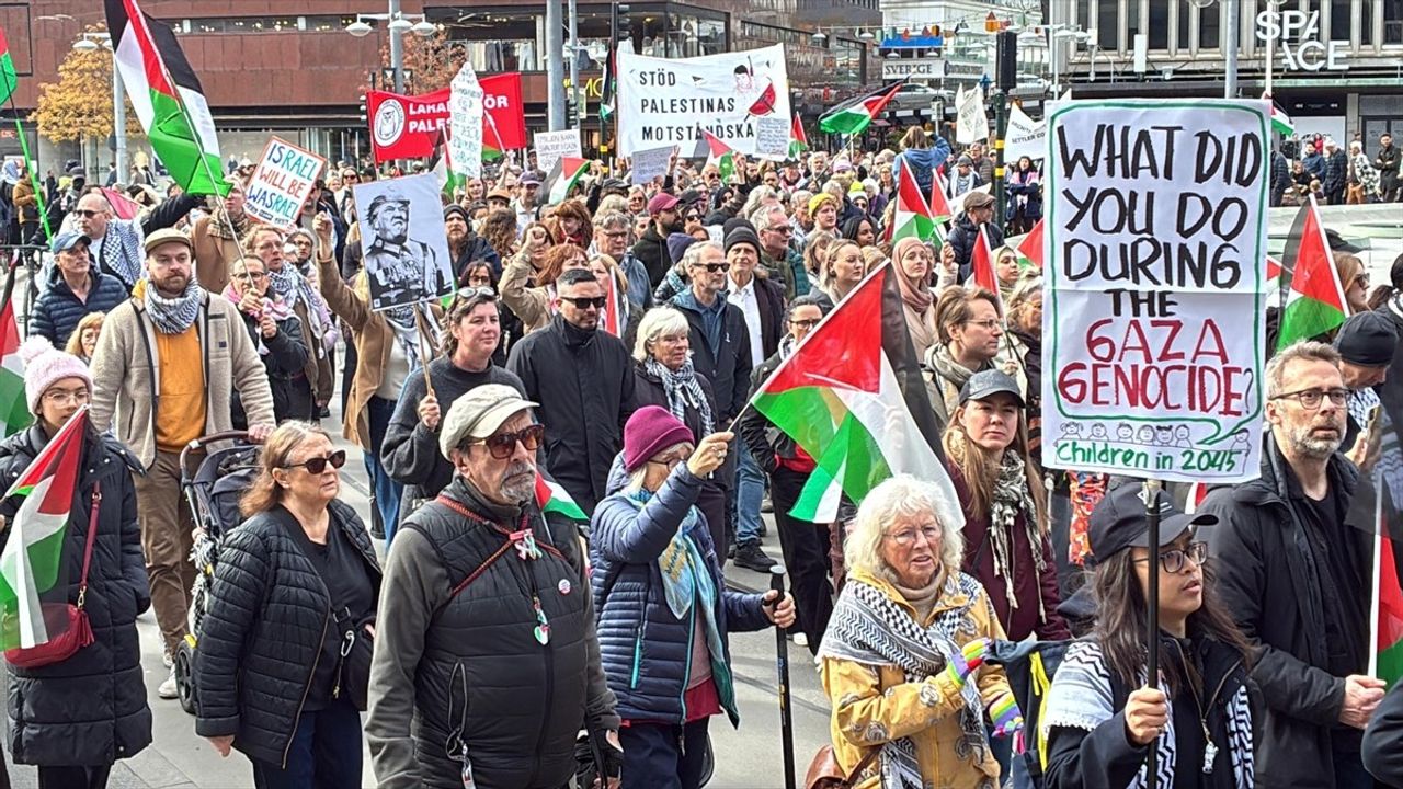 Stockholm'de İsrail'in Gazze'ye Yönelik Saldırıları Protesto Edildi
