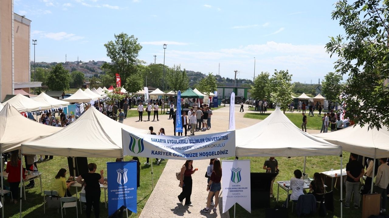 SUBÜ Kariyer Zirvesi 2025: Öğrenciler İşverenlerle Buluştu