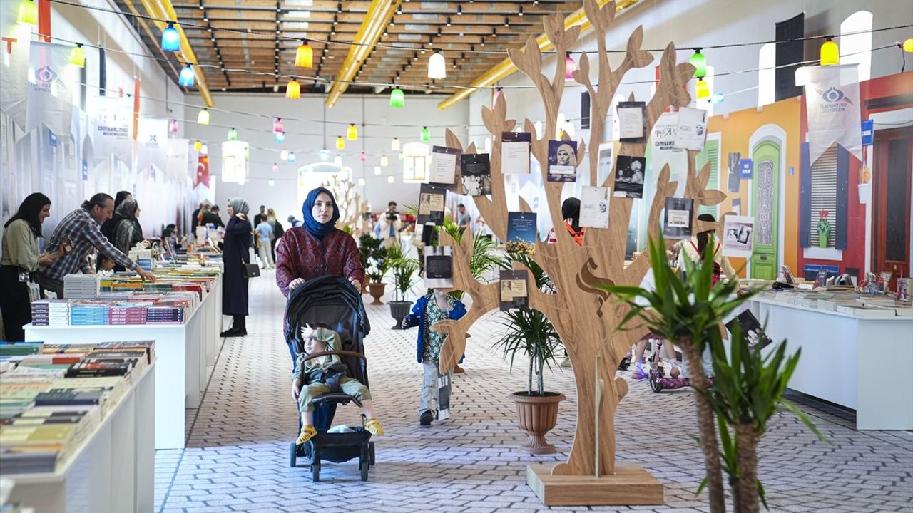 Şule Yüksel Şenler 3. Kitap ve Kültür Günleri Rami Kütüphanesi'nde Başladı