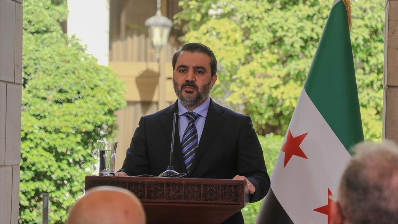 Suriye Cumhurbaşkanı Ahmed Şara, Suudi Arabistan Dışişleri Bakanı Faysal bin Ferhan ile Görüştü