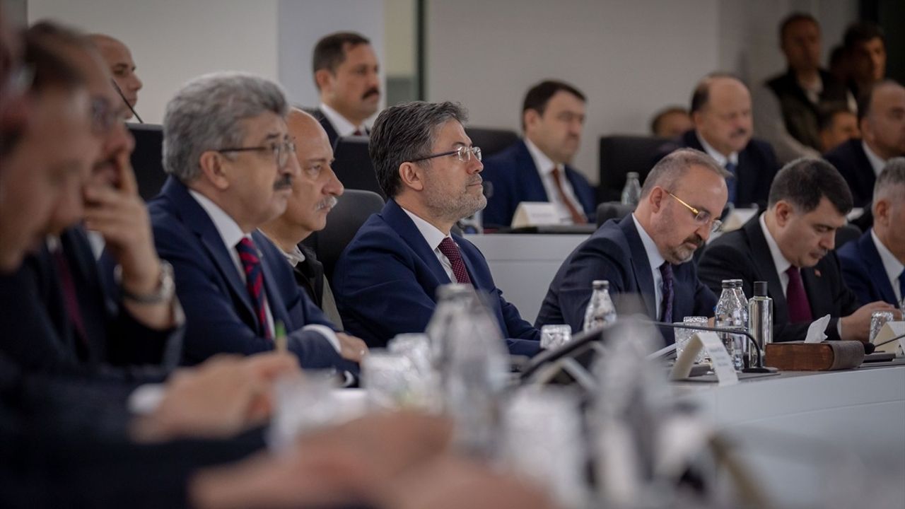 Tarım ve Orman Bakanı Yumaklı, Orman Yangınlarına Hazırlık Toplantısında Açıklamalarda Bulundu