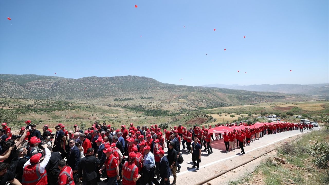 TBMM Başkanı Kurtulmuş, Gabar Dağı'nda Gençlerle Kortej Yürüyüşü Düzenledi