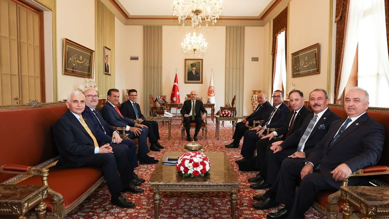 TBMM İliç Maden Kazası Araştırma Komisyonu Raporunu Meclis Başkanı Kurtulmuş'a Sundular