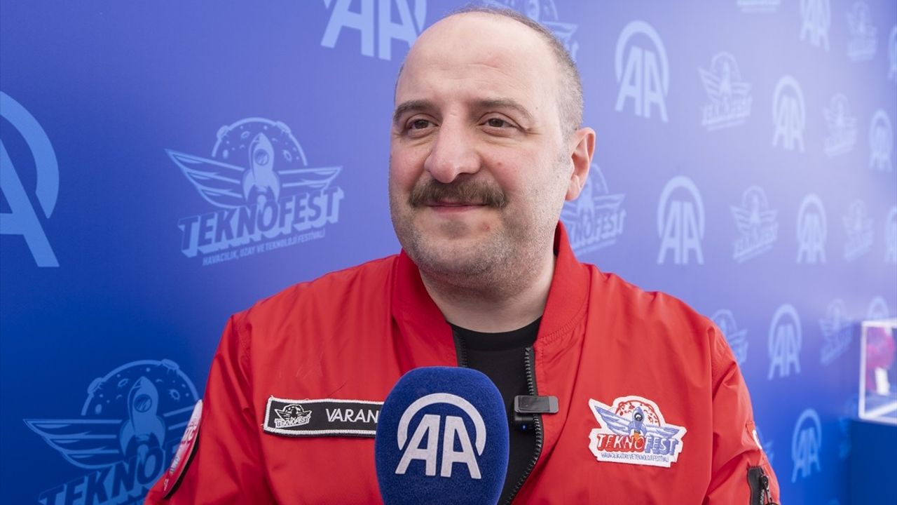 TBMM Sanayi Komisyonu Başkanı Varank, TEKNOFEST KKTC'deki AA Standını Ziyaret Etti