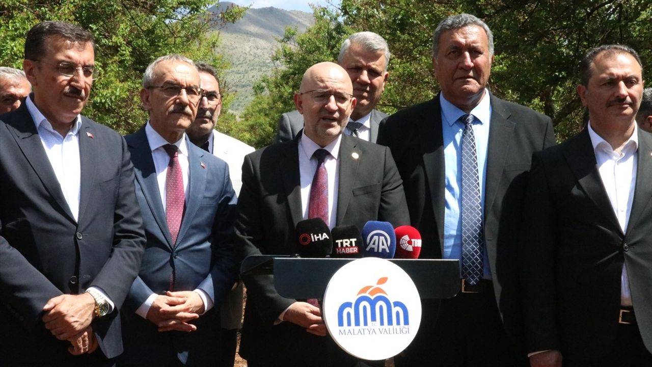 TBMM Zirai Don Olayı Araştırma Komisyonu, Malatya'daki Kayısı Bahçelerinde İncelemede Bulundu