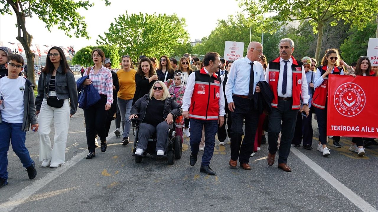 Tekirdağ'da Aile Haftası Yürüyüşü Gerçekleştirildi