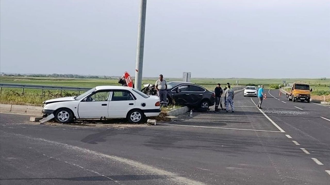Tekirdağ'da İki Otomobilin Çarpışması Sonucu 1 Ölü, 3 Yaralı