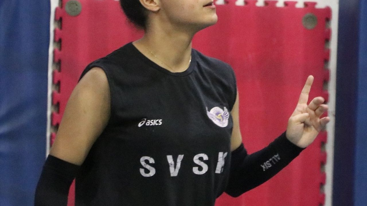 Tekirdağlı İkiz Voleybolcular Ada ve Naz Işık'ın Milli Forma Hedefi