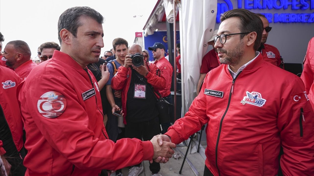 Teknofest Başkanı Selçuk Bayraktar, AA Standını Ziyaret Etti