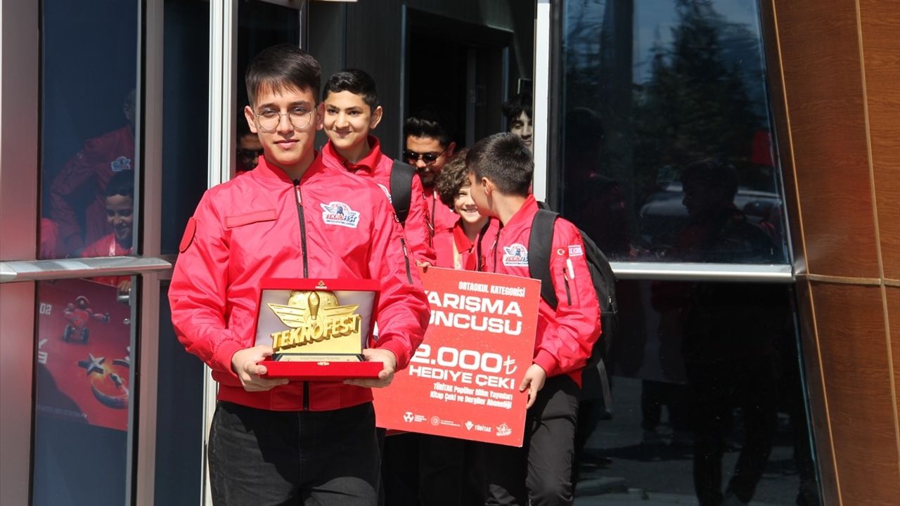 TEKNOFEST KKTC'de Birinci Olan Öğrencilere Kayseri'de Coşkulu Karşılama