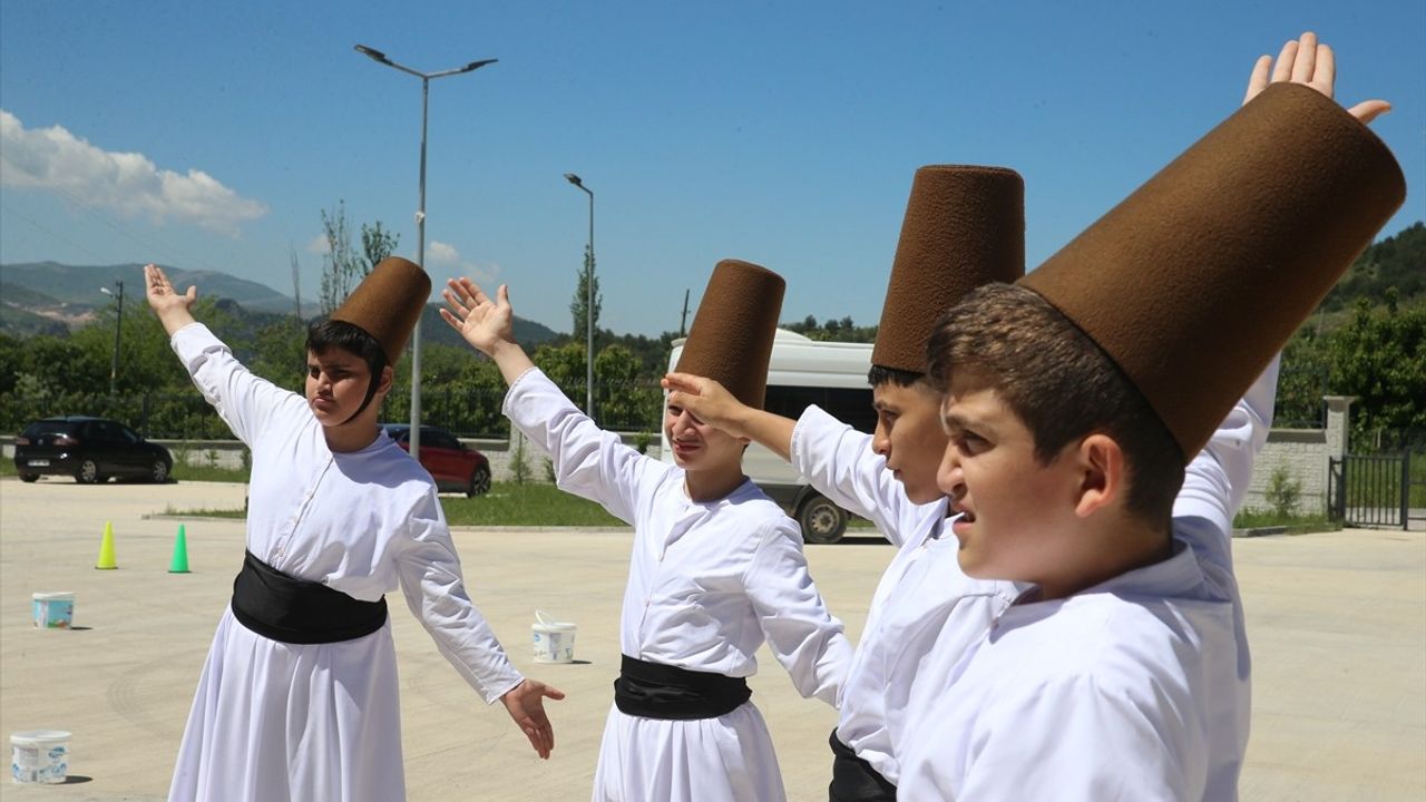 Tokat'ta Özel Öğrenciler Semazen Gösterilerine Hazırlanıyor