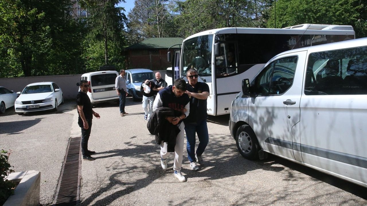 Tokat ve Sivas'ta 'Change' Araç Operasyonu: 13 Zanlı Yakalandı