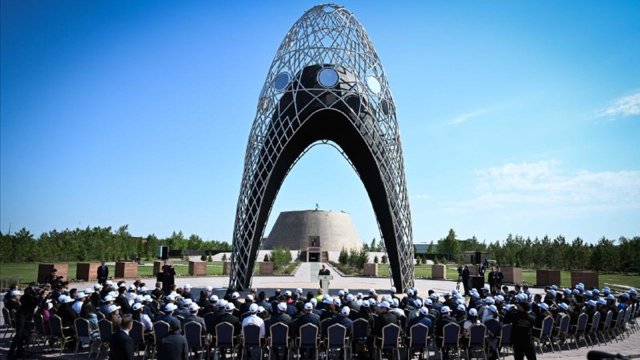Tokayev, Kazaklar'ın Sovyet Dönemindeki Baskılara Dikkat Çekti