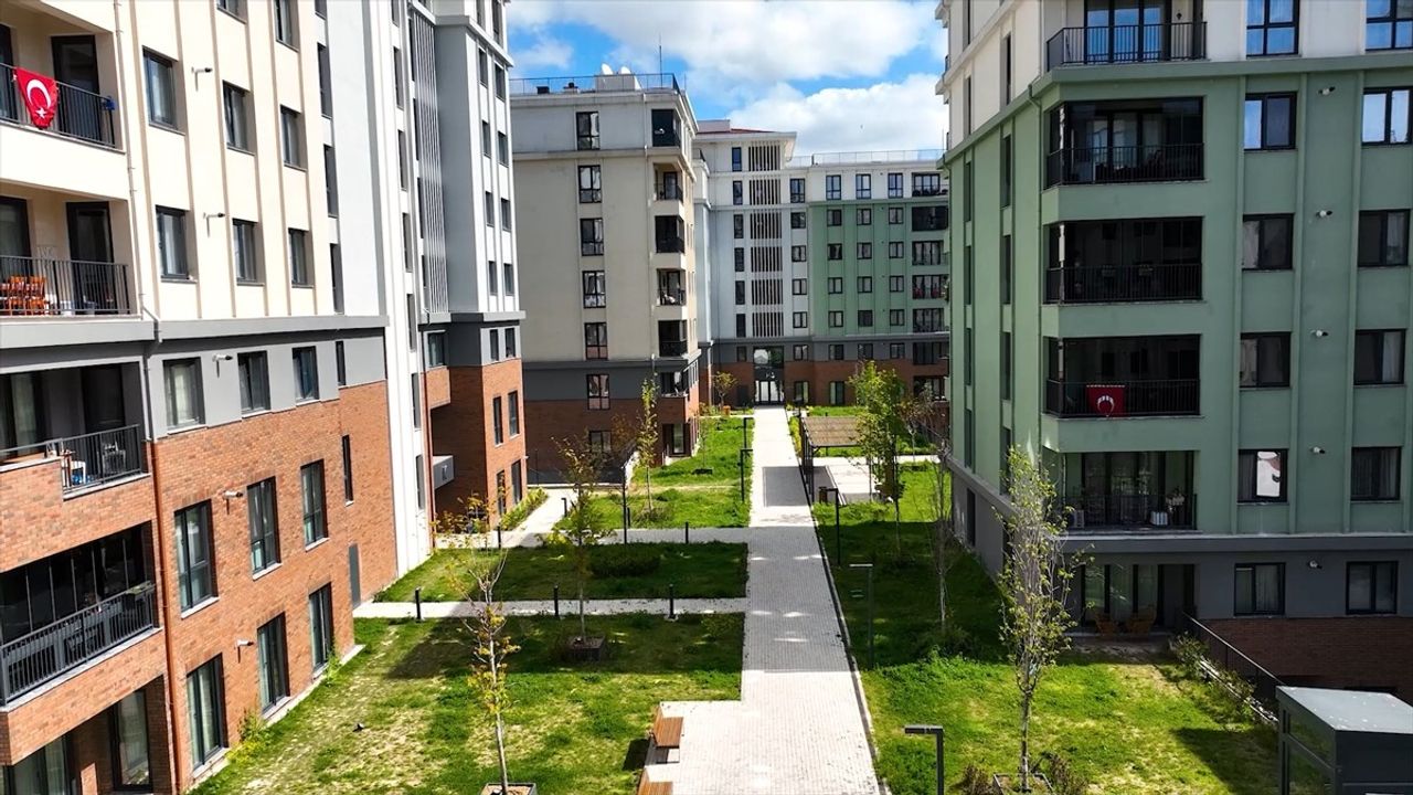 Tozkoparan Kentsel Dönüşüm Projesi ile Temel Çifti Yeni Evlerine Kavuştu