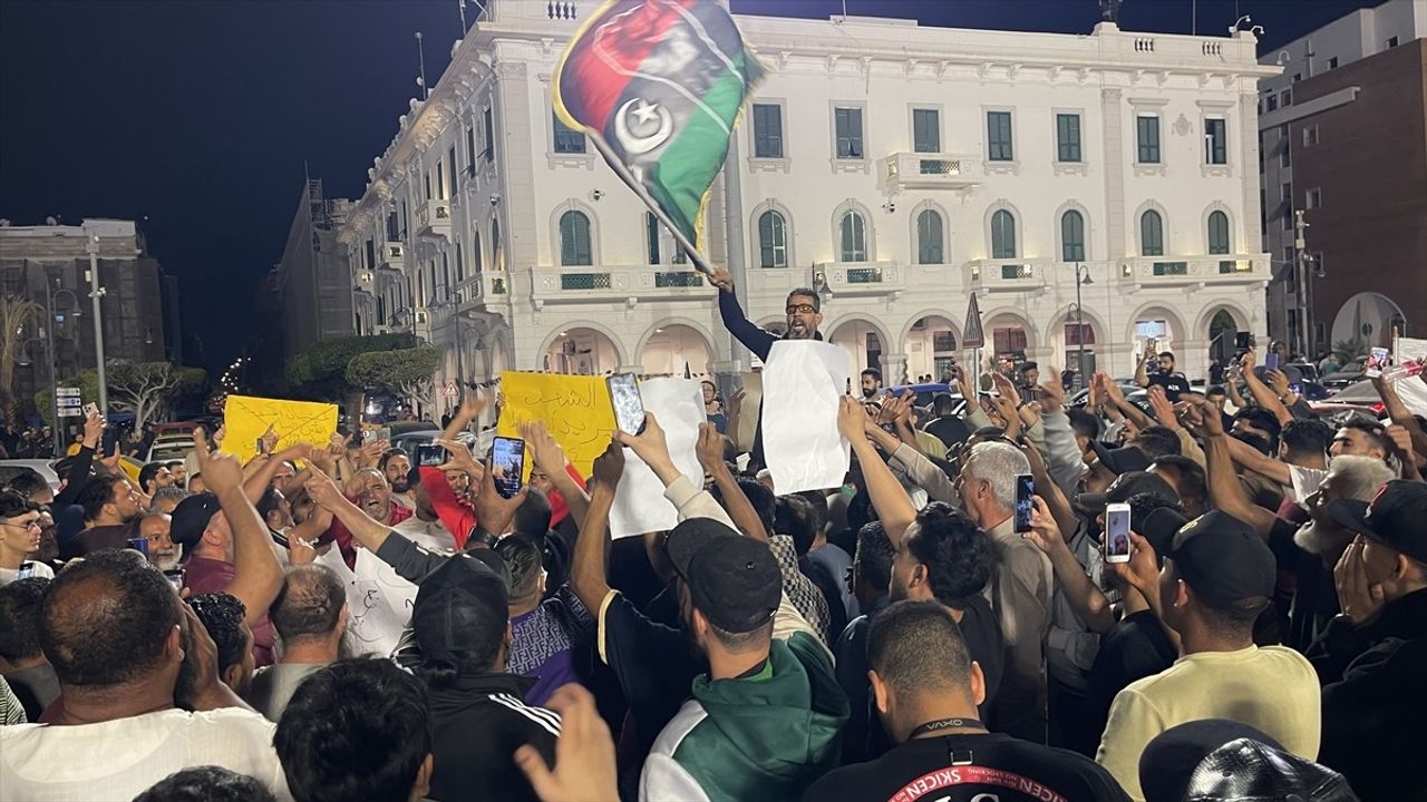 Trablus'taki Hükümet Karşıtı Gösterilere Katılım Düşüyor