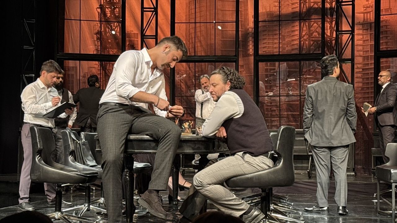 Trabzon'da '12 Öfkeli' Oyunu Sahnelendi