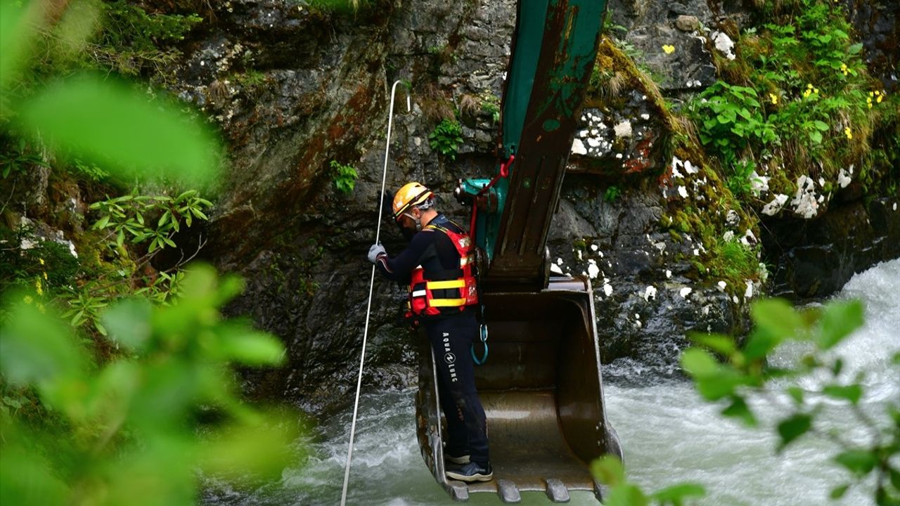 Trabzon'da 5 Gündür Kayıp Olan 9 Yaşındaki Çocuğun Arama Çalışmaları Devam Ediyor