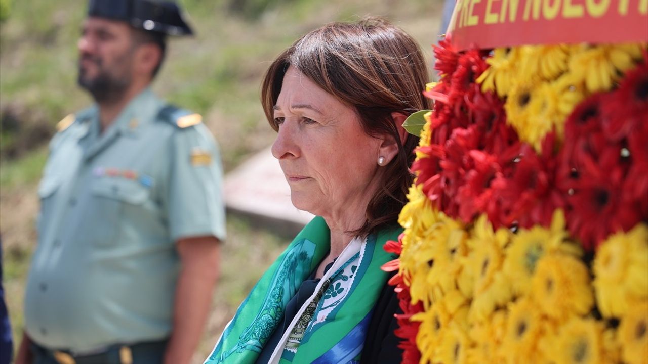 Trabzon'daki Uçak Kazasında Hayatını Kaybedenler 22 Yıl Sonra Anıldı