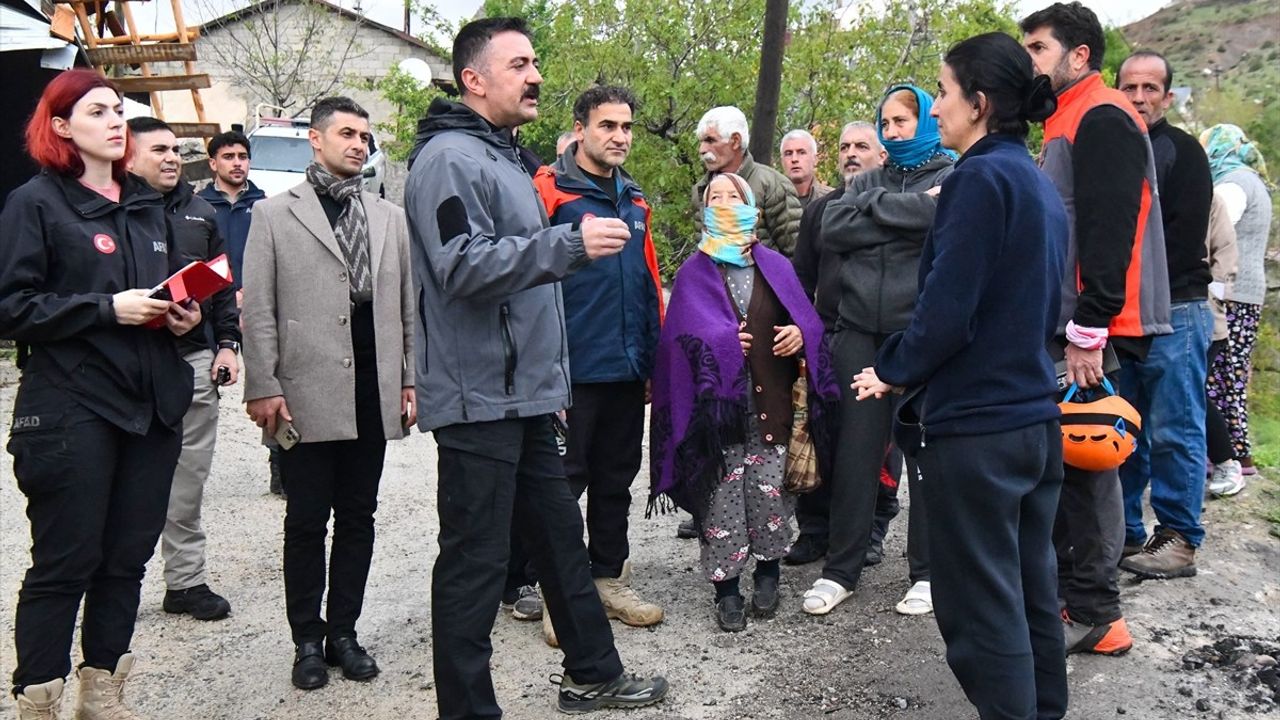 Tunceli'de Şiddetli Rüzgar Sonrası Zarar Gören Evlerde İnceleme Yapıldı