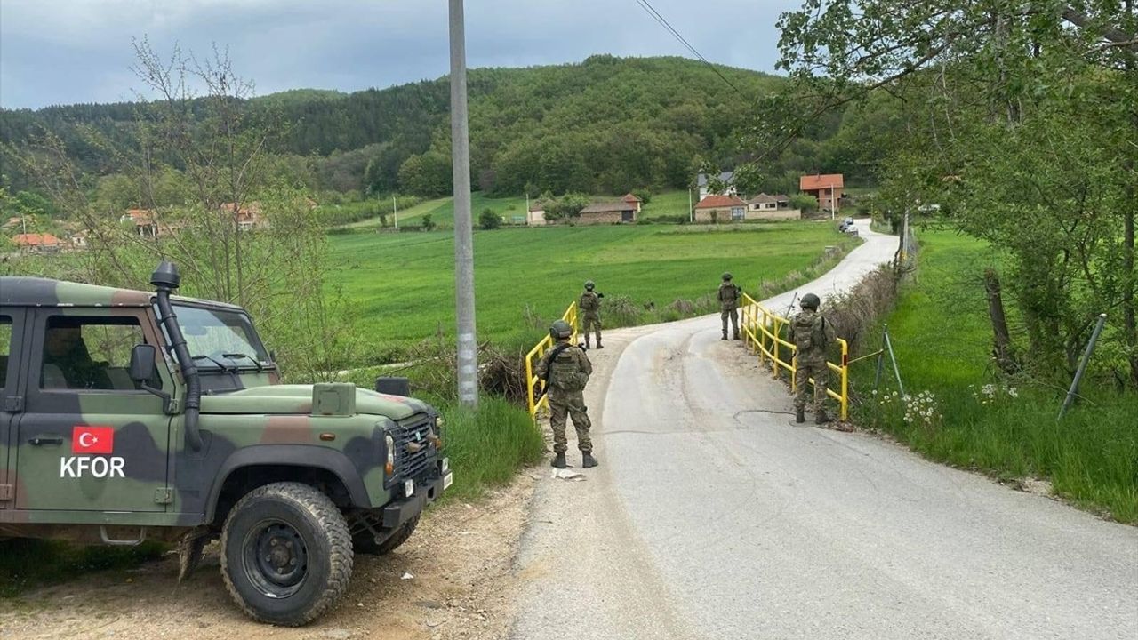 Türk Askeri, Kosova'da Güvenliği Sağlamak İçin Devriye Faaliyetlerine Devam Ediyor