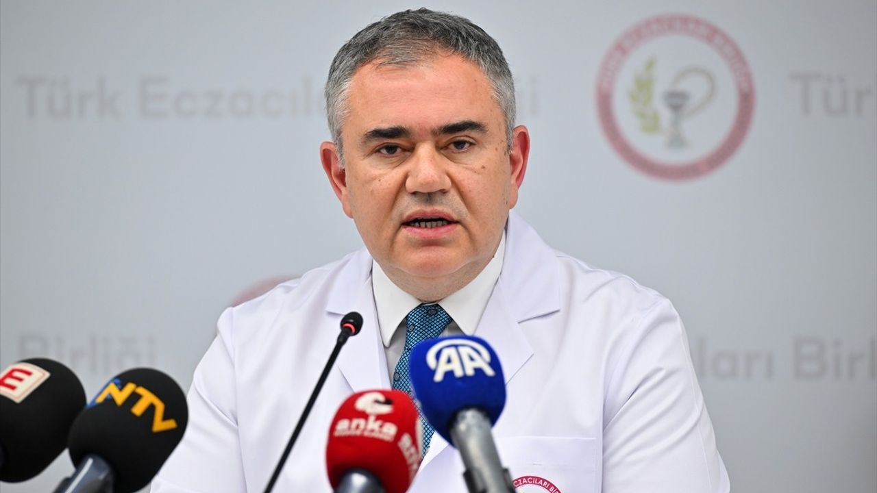 Türk Eczacıları Birliği Başkanı Üney, Eczacılık Günü Etkinliğinde İlaç Güvenliği Vurgusu Yaptı