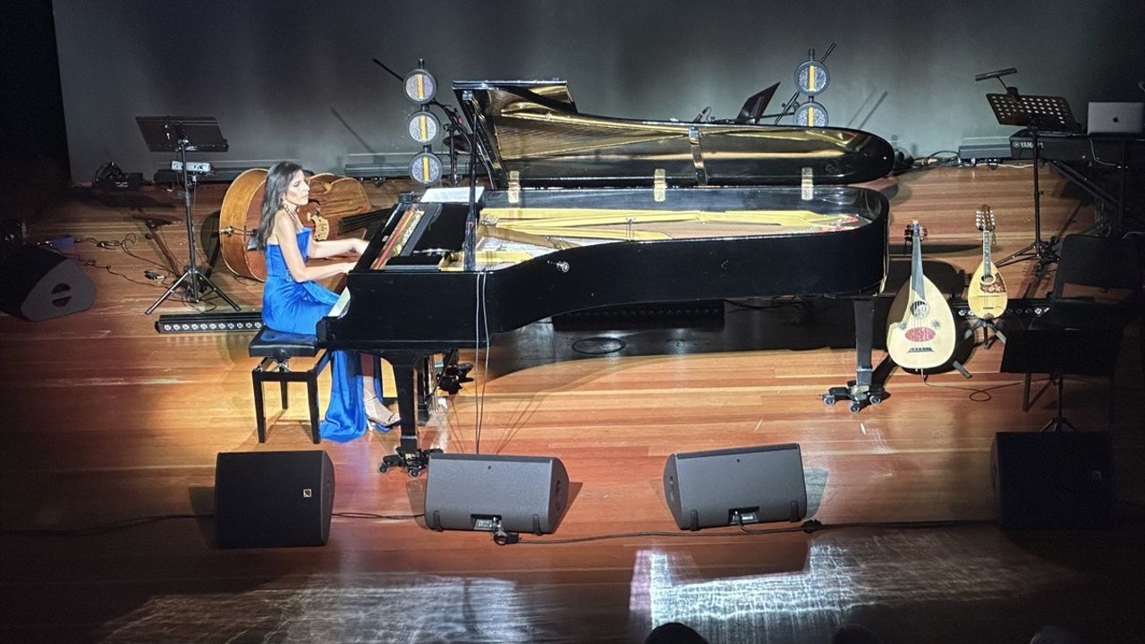 Türk ve Yunan Sanatçılardan Ortak Konser Atina'da Gerçekleşti