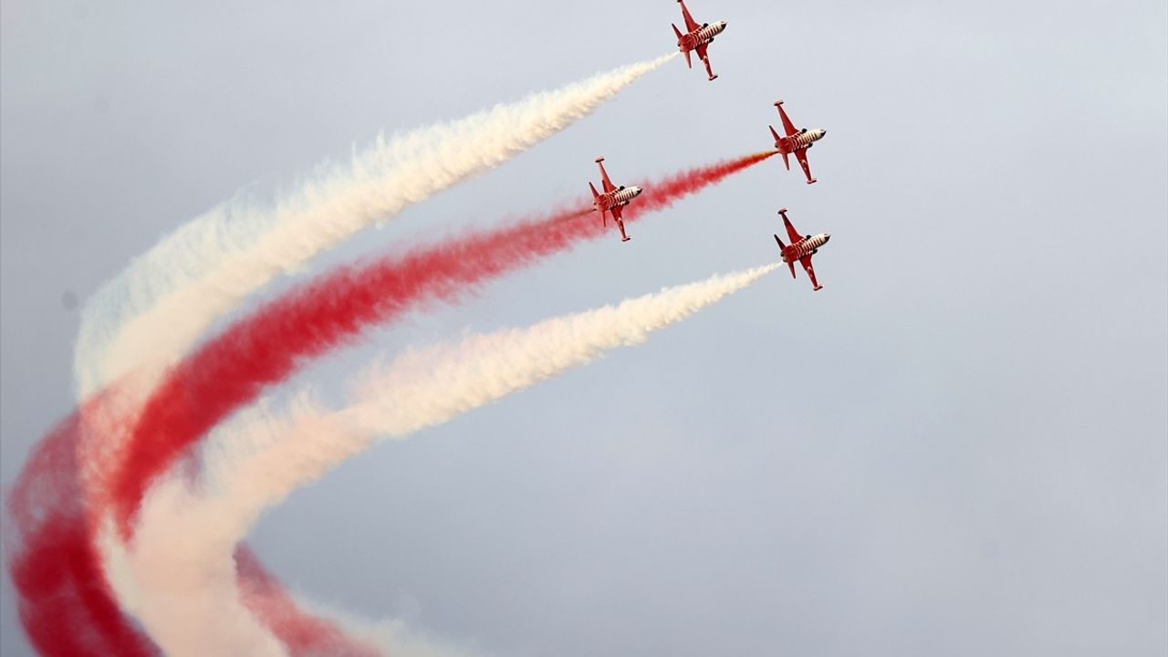 Türk Yıldızları, Uluslararası Anadolu Ankası Tatbikatı-2025'te İhtişamlı Gösteri Uçuşu Gerçekleştirdi