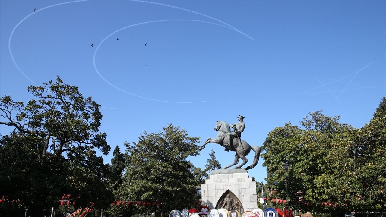 Türk Yıldızları ve SOLOTÜRK, Samsun'da Gösteri Uçuşu Gerçekleştirdi
