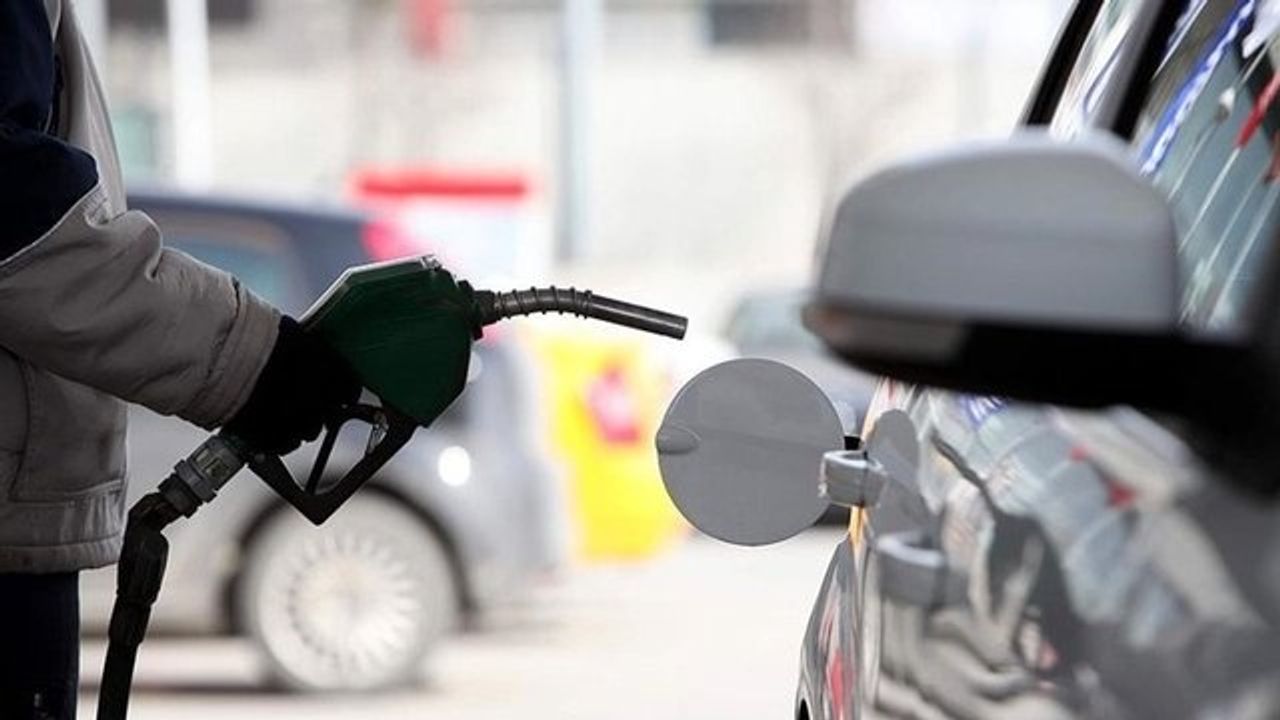 Türkiye'de Akaryakıt Fiyatlarına Çifte Zam Geliyor