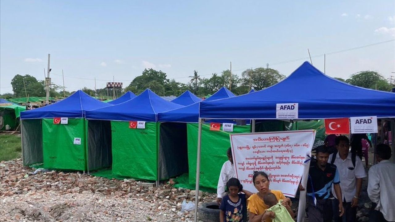 Türkiye, Myanmar'daki Depremzedelere Yardım Malzemeleri Gönderdi