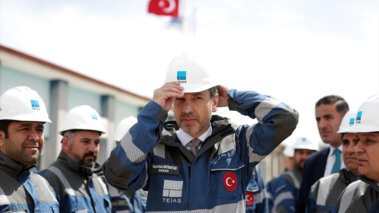 Türkiye'nin Elektrik İletim ve Dağıtım Sisteminde Kesintiye Neden Olacak Sorun Yok