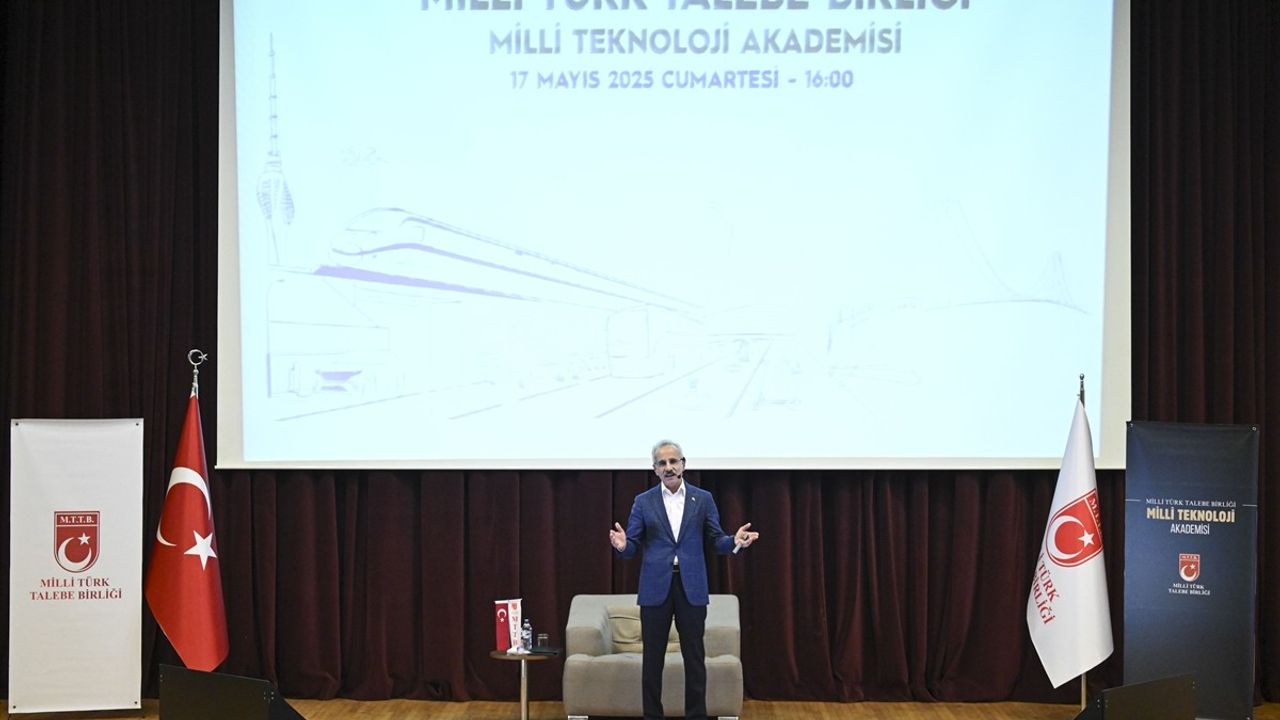 Ulaştırma ve Altyapı Bakanı Uraloğlu, Yeni Demiryolu Projeleri ve Teknoloji Üzerine Önemli Açıklamalarda Bulundu