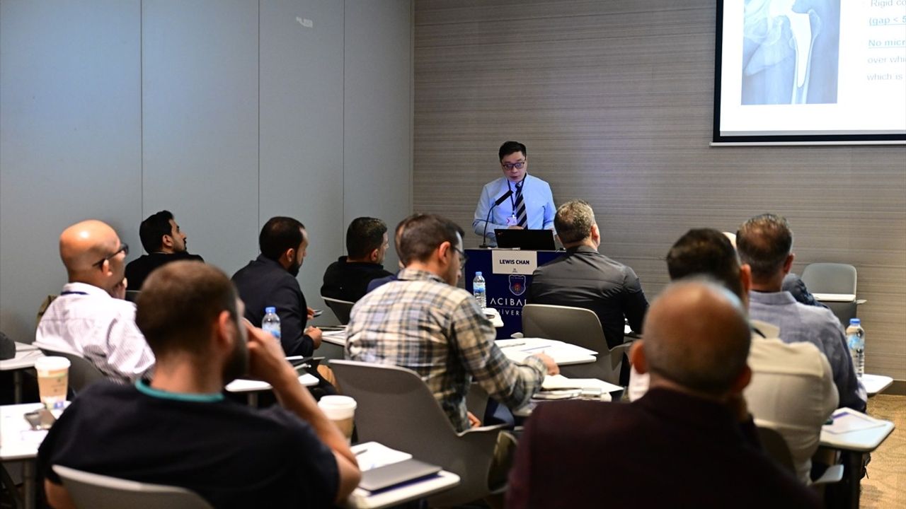 Uluslararası Cerrahlar İstanbul'da Artroplasti Eğitimi İçin Bir Araya Geldi