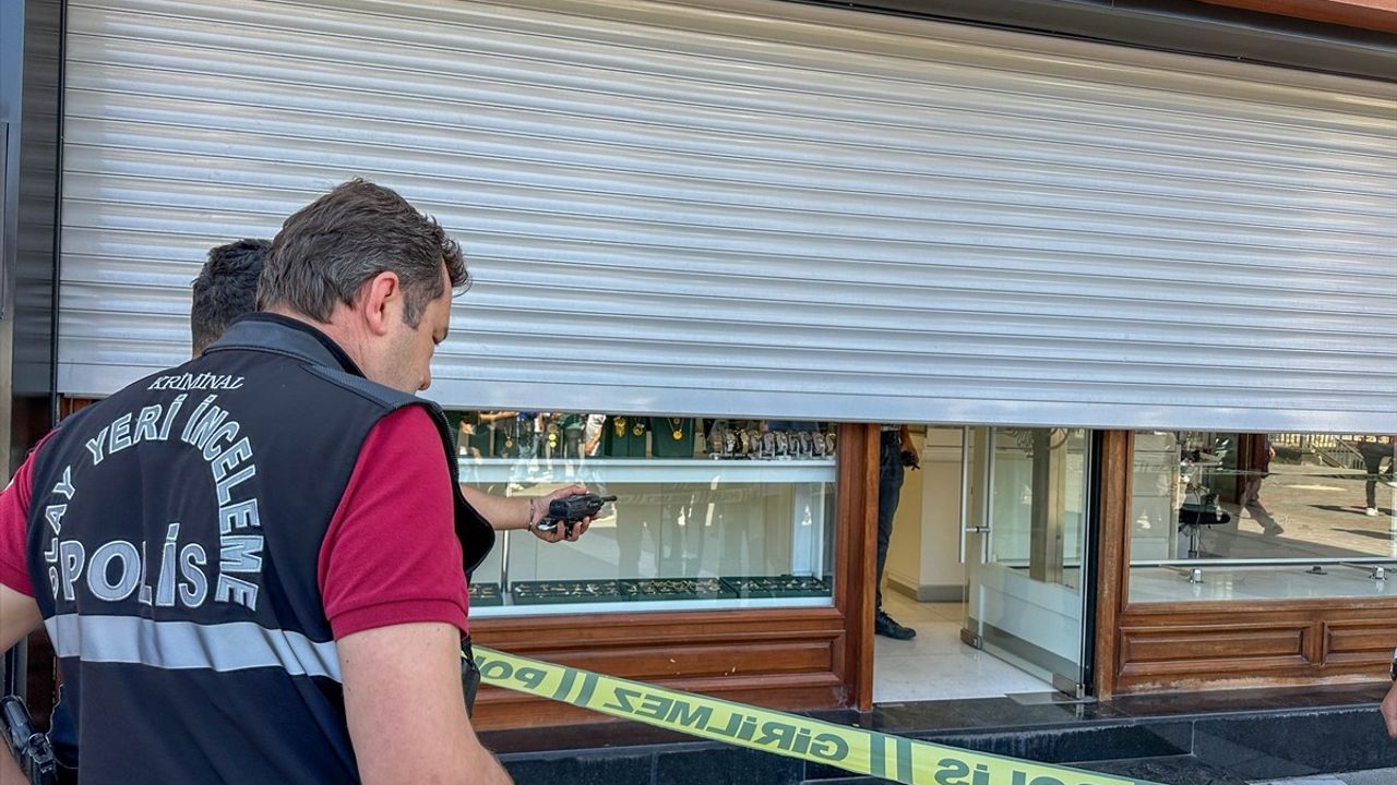 Uşak'ta Kuyumcudaki Silahlı Saldırı: 1 Şüpheli Tutuklandı