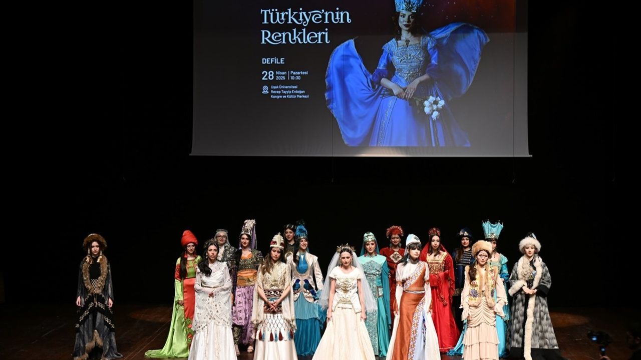 Uşak Üniversitesi, Avrupa Birliği Acil Sağlık Ekibi için Kıyafet Üretimine Başladı