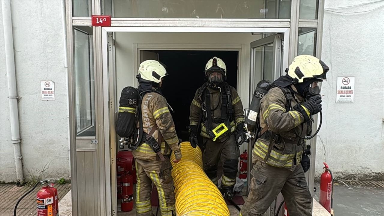 Üsküdar Devlet Hastanesi'nde Ecza Deposunda Yangın