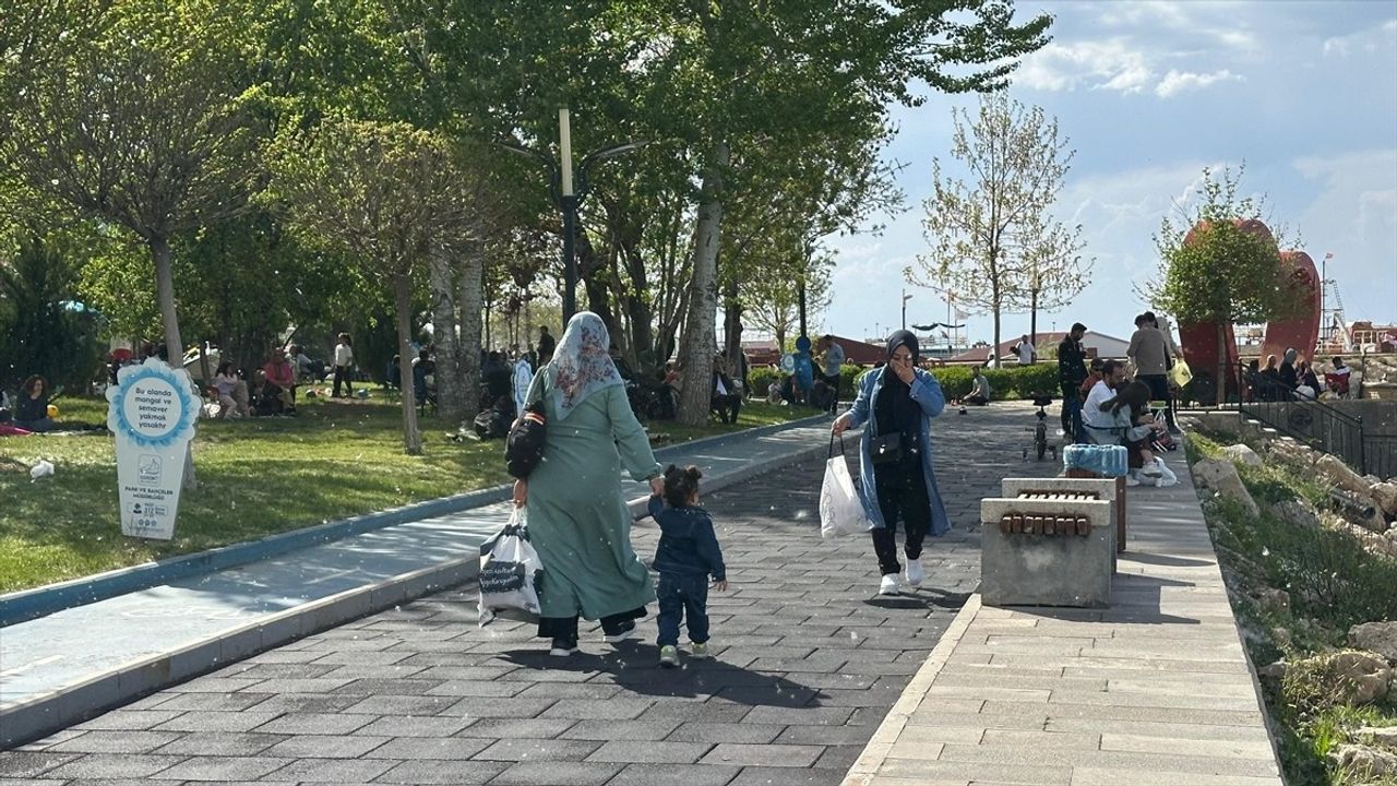 Van'da Polen Yoğunluğu Alerjik Şikayetlerde Artışa Neden Oluyor