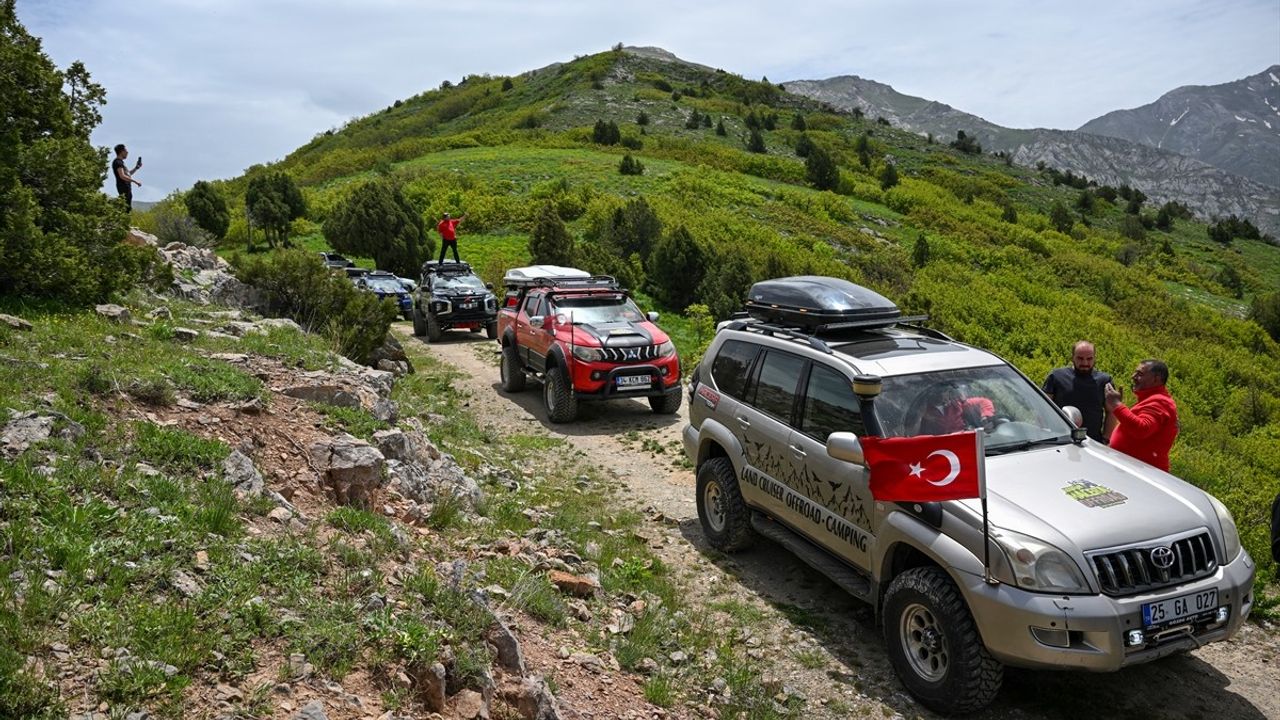 Van Gölü'nde Off-Road Tutkunları Keşif Yaptı