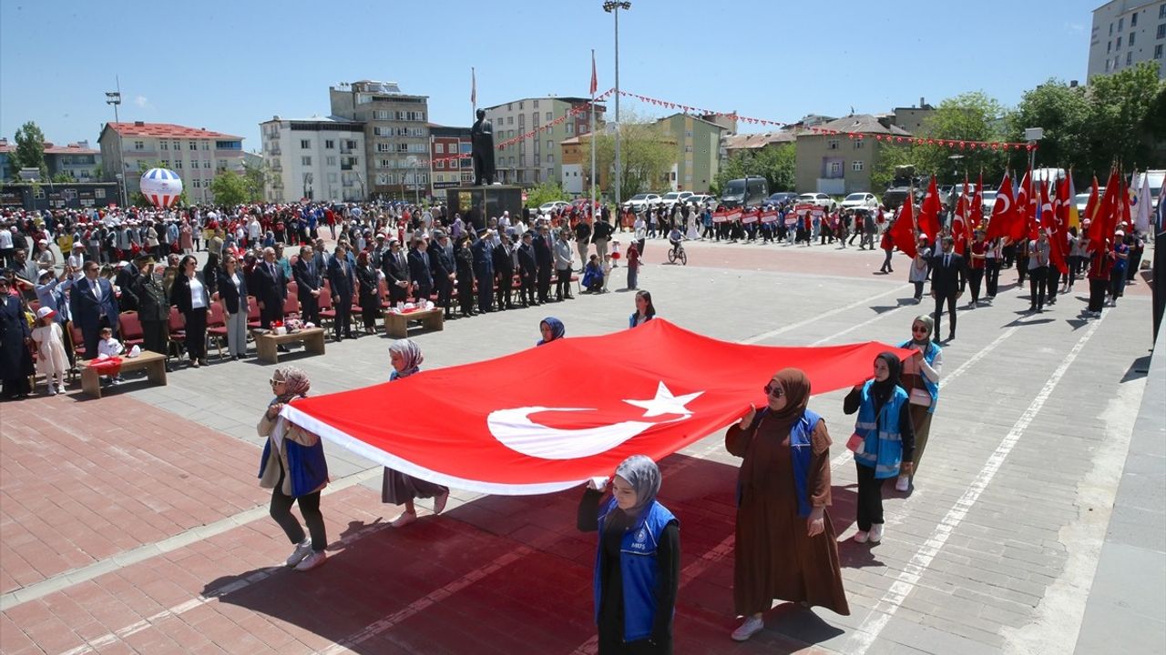 Van ve Çevresinde 19 Mayıs Atatürk'ü Anma, Gençlik ve Spor Bayramı Coşkuyla Kutlandı