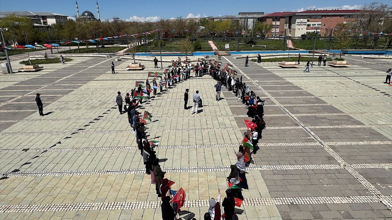 Van Yüzüncü Yıl Üniversitesi'nde Filistin İçin Koreografi