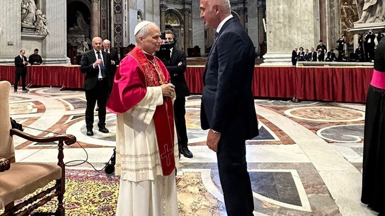 Vatikan'da Papa 14. Leo İçin Göreve Başlama Töreni Düzenlendi