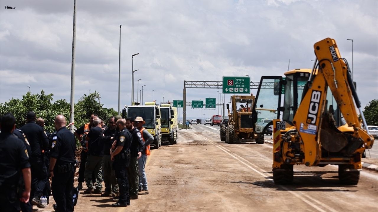Yemen'deki Husiler, İsrail'de Ben Gurion Havalimanı'nı Vurdu: 4 Yaralı