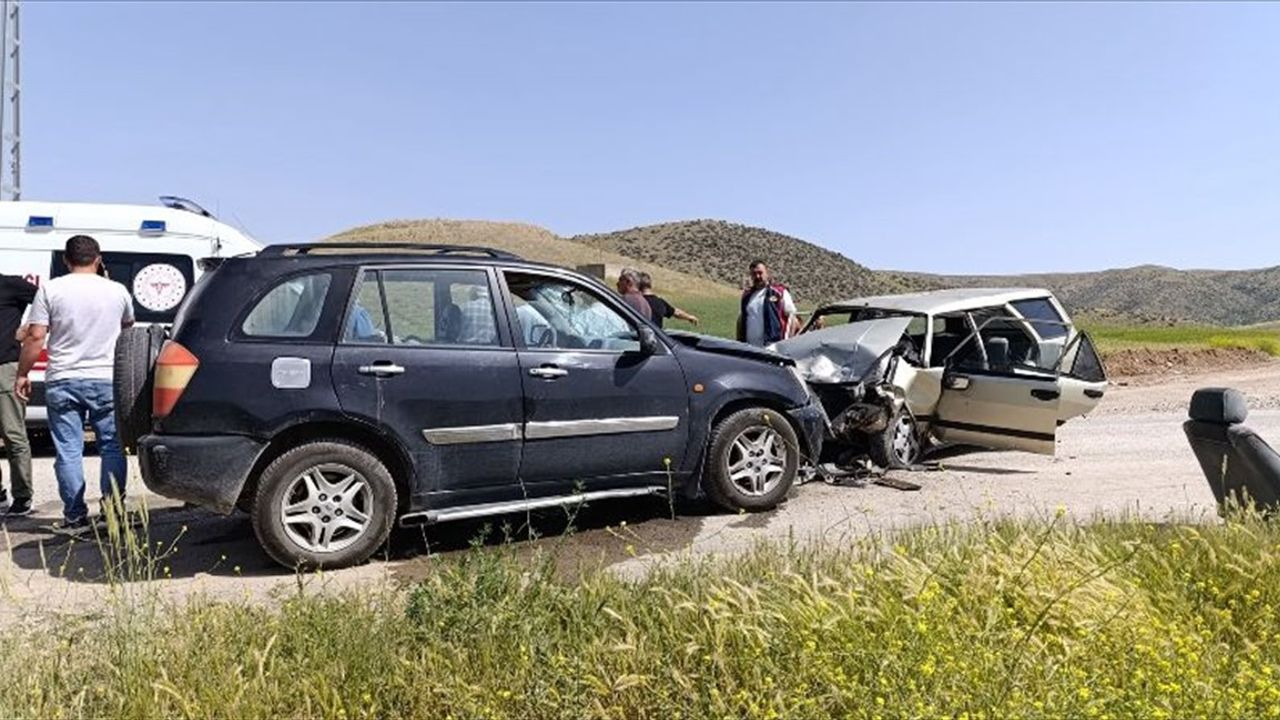 Yozgat'ta Cip ve Otomobil Çarpıştı: 6 Yaralı