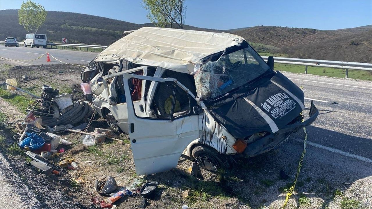 Yozgat'ta Minibüs Kazasında 1 Kişi Hayatını Kaybetti, 2 Kişi Yaralandı