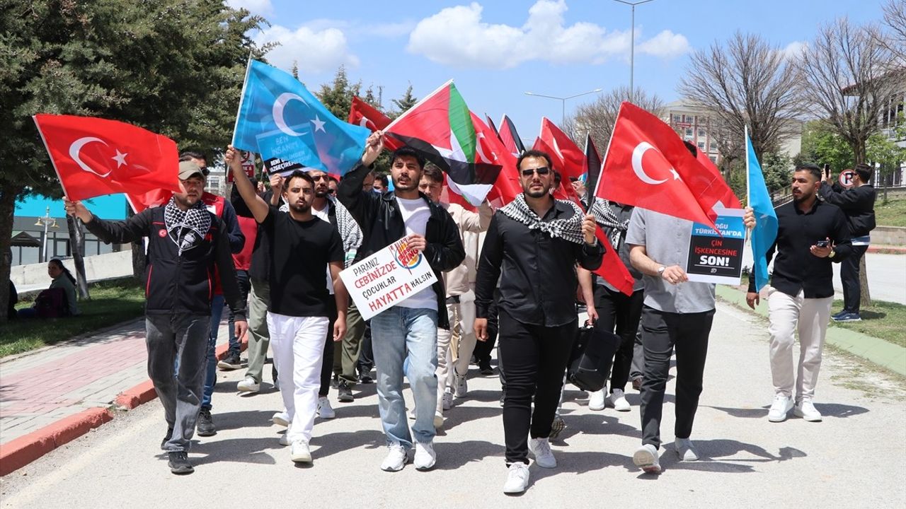 Yozgat'ta Üniversite Öğrencilerinden Gazze ve Doğu Türkistan'a Destek Yürüyüşü